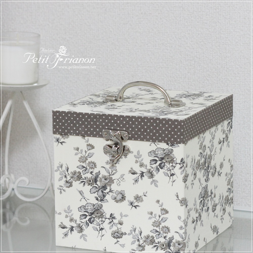 COFFRET À PHARMACIE （救急箱）